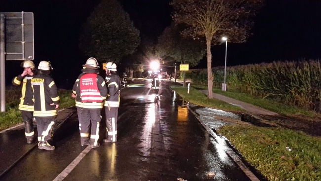 2017-09-15-lkw-verliehrt.klaerschlamm02