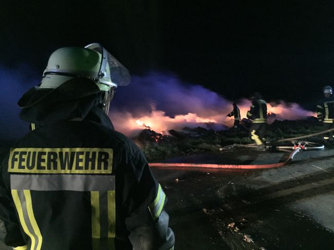 2017-12-11 Strohbraende 01