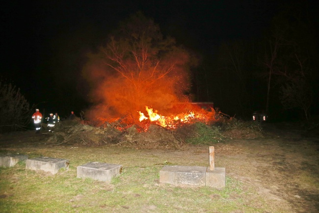 2017-04-15-osterfeuer1